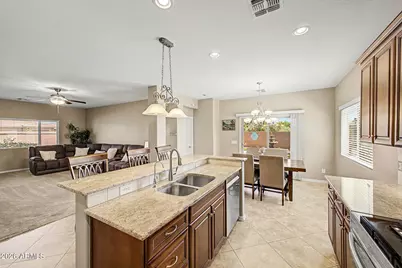 945 W Empress Tree Avenue, San Tan Valley, AZ 85140 - Photo 11
