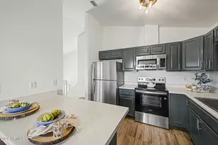 4021 E Amberwood Dr, Phoenix, AZ 85048 - Photo 9