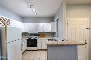 2929 W Yorkshire Dr, Phoenix, AZ 85027 - Photo 9