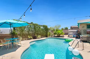 2460 E Claire Dr, Phoenix, AZ 85032 - Photo 19
