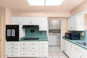 10801 W Caron Dr, Sun City, AZ 85351 - Photo 11