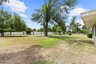 10801 W Caron Dr, Sun City, AZ 85351 - Photo 23
