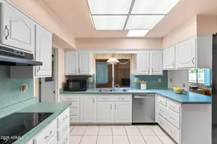 10801 W Caron Dr, Sun City, AZ 85351 - Photo 9