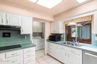 10801 W Caron Dr, Sun City, AZ 85351 - Photo 11