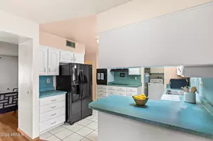 10801 W Caron Dr, Sun City, AZ 85351 - Photo 9