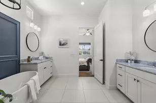 4201 E Cheery Lynn Rd, Phoenix, AZ 85018 - Photo 13