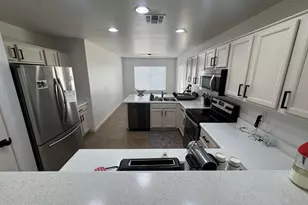 2739 E Beverly Ln, Phoenix, AZ 85032 - Photo 5