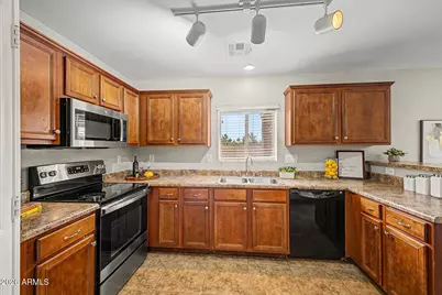 16563 W Maricopa Street, Goodyear, AZ 85338 - Photo 9