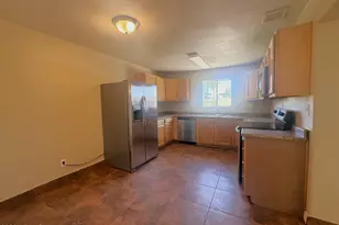 2335 E Beverly Ln, Phoenix, AZ 85022 - Photo 3