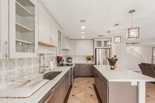 3219 W Molly Ln, Phoenix, AZ 85083 - Photo 11