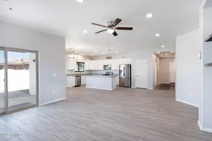 10683 W Buena Vista Dr, Arizona City, AZ 85123 - Photo 7