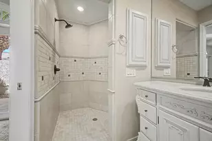 8407 E Del Camino Dr, Scottsdale, AZ 85258 - Photo 23
