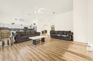 8663 W Yukon Dr, Peoria, AZ 85382 - Photo 11