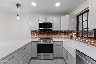 2118 E Center Ln, Tempe, AZ 85281 - Photo 11