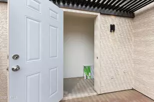 2118 E Center Ln, Tempe, AZ 85281 - Photo 25