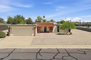 10702 W Willowbrook Dr, Sun City, AZ 85373 - Photo 3