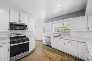 4117 E Patricia Jane Dr, Phoenix, AZ 85018 - Photo 15