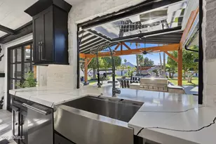 9026 N 67th St, Paradise Valley, AZ 85253 - Photo 17