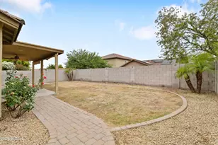 2726 W Chanute Pass, Phoenix, AZ 85041 - Photo 19
