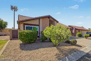 5221 E Saguaro Cir, Phoenix, AZ 85044 - Photo 5