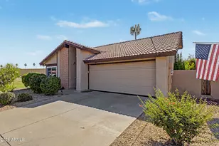 5221 E Saguaro Cir, Phoenix, AZ 85044 - Photo 3