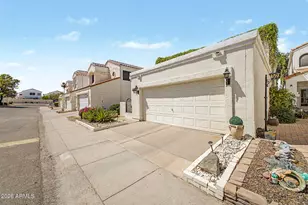 2334 E Gelding Dr, Phoenix, AZ 85022 - Photo 3