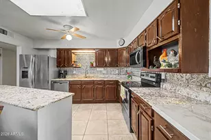 10929 W Oakmont Dr, Sun City, AZ 85351 - Photo 5