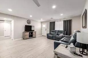 19226 N Signal Butte Cir, Sun City, AZ 85373 - Photo 9