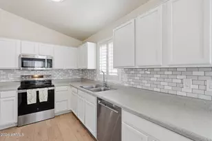 3302 E Tierra Buena Ln, Phoenix, AZ 85032 - Photo 5