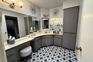 11035 W Caron Dr, Sun City, AZ 85351 - Photo 9