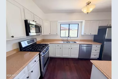 2326 W Paradise Drive, Phoenix, AZ 85029 - Photo 9