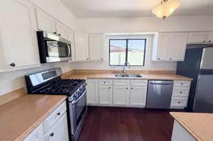 2326 W Paradise Dr, Phoenix, AZ 85029 - Photo 9