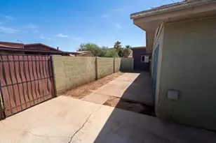 2326 W Paradise Dr, Phoenix, AZ 85029 - Photo 5