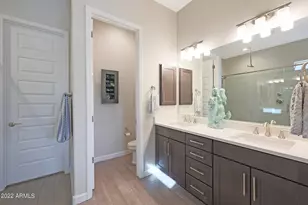 18233 N 66th Way, Phoenix, AZ 85054 - Photo 9