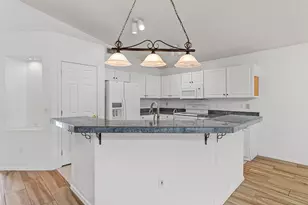 8368 W Paradise Dr, Peoria, AZ 85345 - Photo 9