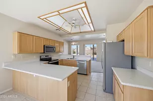 10873 W Oraibi Dr, Peoria, AZ 85373 - Photo 13