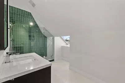 910 E Kaler Drive, Phoenix, AZ 85020 - Photo 33