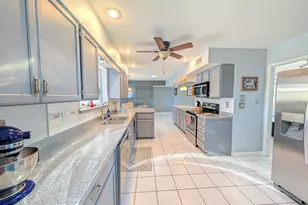 10214 W Clair Dr, Sun City, AZ 85351 - Photo 9