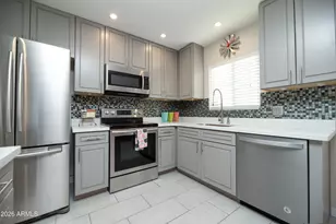 1057 E Butler Dr, Phoenix, AZ 85020 - Photo 9