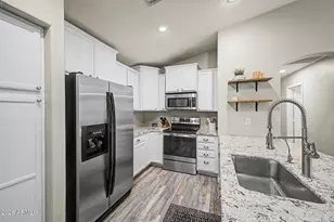 23528 N El Frio Ct, Sun City, AZ 85373 - Photo 11
