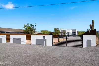 2940 E South Mountain Avenue, Phoenix, AZ 85042 - Photo 1