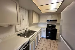 11040 N 28th Dr, Phoenix, AZ 85029 - Photo 5