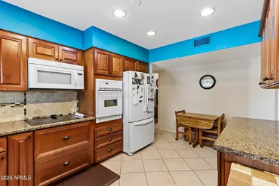 10535 W Prairie Hills Circle, Sun City, AZ 85351 - Photo 11