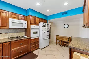 10535 W Prairie Hills Cir, Sun City, AZ 85351 - Photo 11
