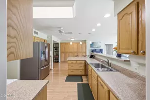 10102 W Highwood Ln, Sun City, AZ 85373 - Photo 15