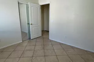 1522 W Lynne Ln, Phoenix, AZ 85041 - Photo 7