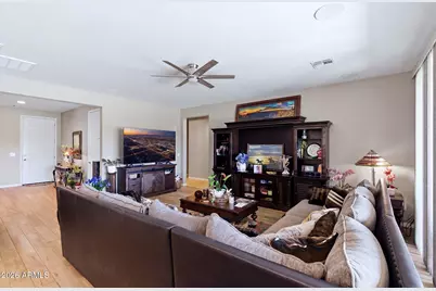 18904 W Mercer Lane, Surprise, AZ 85388 - Photo 5