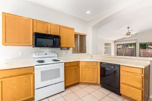 139 W Oxford Ln, Gilbert, AZ 85233 - Photo 15