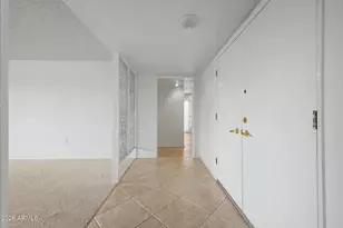 9726 W Hutton Dr, Sun City, AZ 85351 - Photo 7