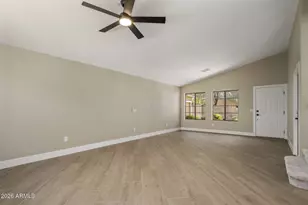 4052 E Abraham Ln, Phoenix, AZ 85050 - Photo 5